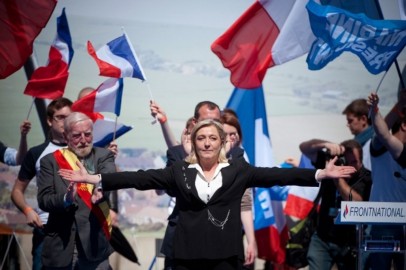 Marine-Le-Pen-veut-recuperer-les-decus-de-Francois-Hollande_article_popin
