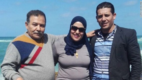 Rasha Tarek assieme al padre e al marito, uccisi dalla polizia