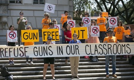 Manifestazione contro le armi all'Università del Texas